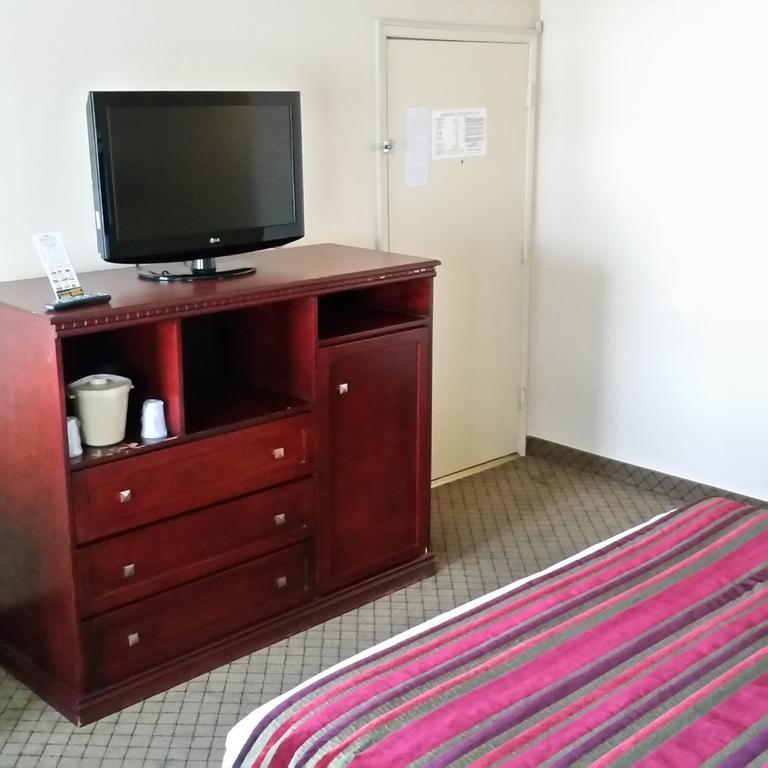 Holiday Inn Express - Anaheim West Room photo